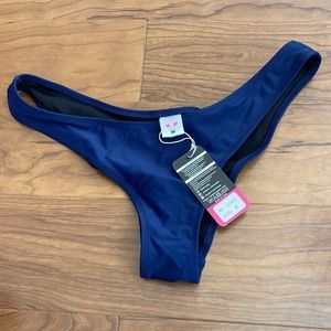 Blue scrunched bikini bottoms never worn. Size Med.